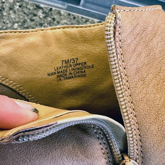 ☘️ Lucky Brand Camel Leather Booties ~ Size 7 - Picture 5 of 6